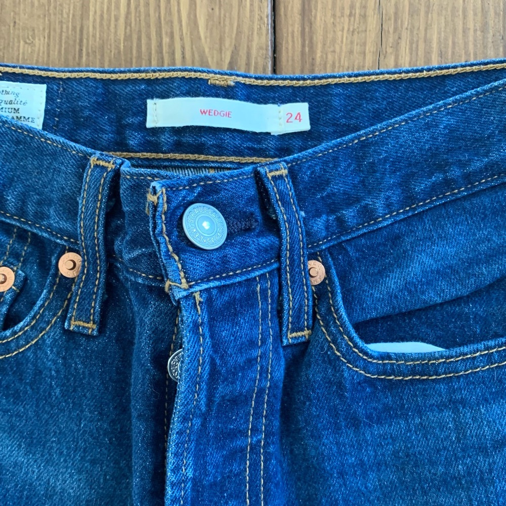 Levis Jeans - Picture 2 of 3